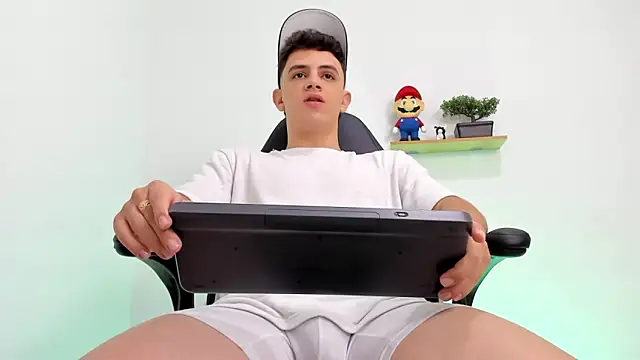 Snapshot of Mikecooper chatting on 10-12-25, 11:59 Mikecooper online show from 10-12-25, 11:59