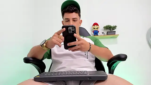 Snapshot of Mikecooper chatting on 10-24-25, 04:53 Mikecooper online show from 10-24-25, 04:53