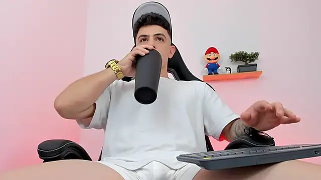 Snapshot of Mikecooper chatting on 02-21-26, 12:22 Mikecooper online show from 02-21-26, 12:22