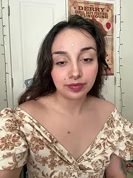 Snapshot of CharmingMaddie chatting on 04-22-26, 05:14 CharmingMaddie online show from 04-22-26, 05:14