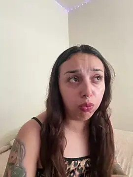 Snapshot of CharmingMaddie chatting on 05-31-26, 04:14 CharmingMaddie online show from 05-31-26, 04:14