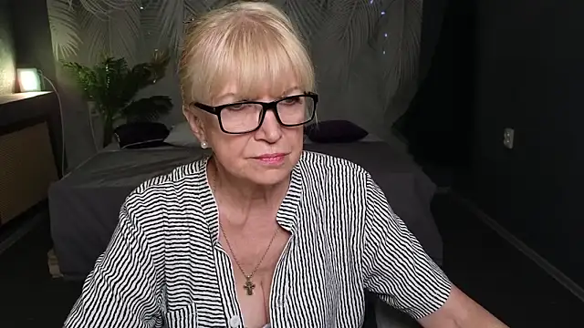 Snapshot of Sabina_Ros chatting on 09-15-25, 06:24 Sabina Ros online show from 09-15-25, 06:24