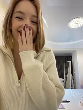 Snapshot of IsabelleDurand chatting on 12-17-25, 03:18 IsabelleDurand online show from 12-17-25, 03:18