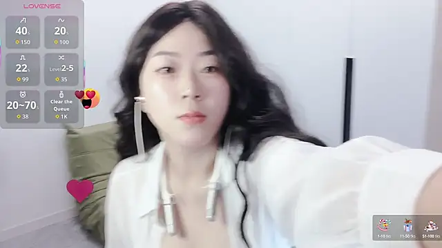 Emmaq996 online show from 10-13-25, 07:41