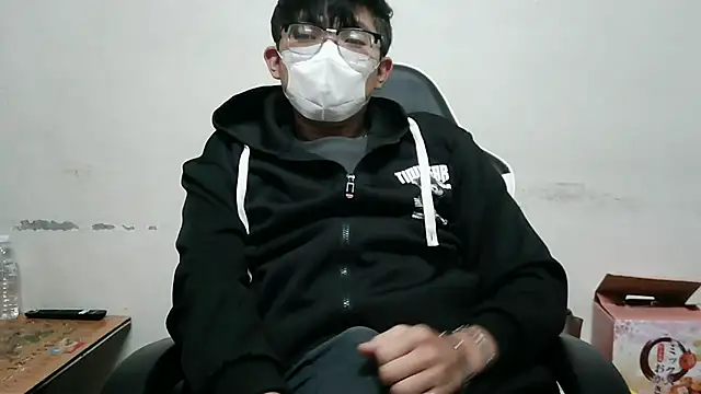 Snapshot of bigbb101011 chatting on 03-12-26, 01:50 bigbb101011 online show from 03-12-26, 01:50