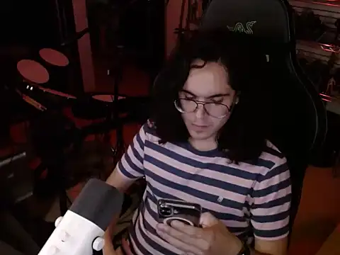 Snapshot of dorrey21 chatting on 09-10-25, 03:28 dorrey21 online show from 09-10-25, 03:28