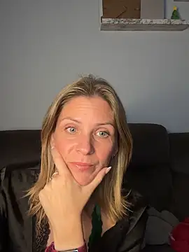 Lexi-Lux-X online show from 10-05-25, 01:04