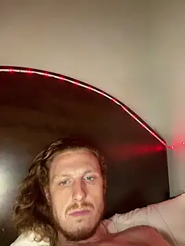 Snapshot of BIGxRED chatting on 11-01-25, 01:46 BIGxRED online show from 11-01-25, 01:46