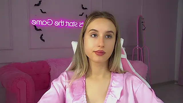 VictoriaHopsons online show from 10-18-25, 09:10