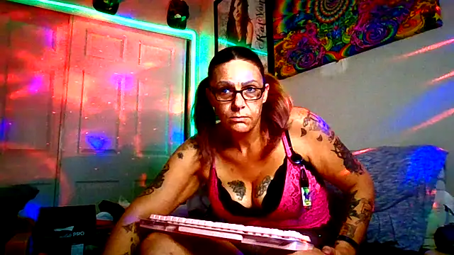 SparklesB1tch online show from 11-20-25, 03:28