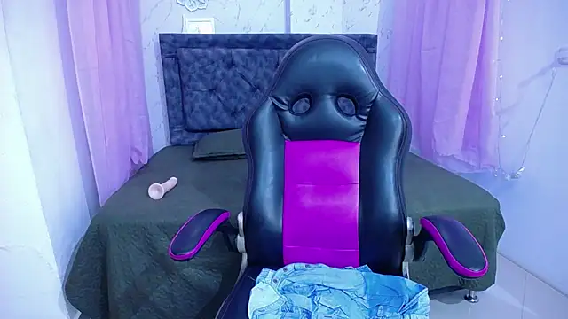 mia  thomson  online show from 09-11-25, 01:44