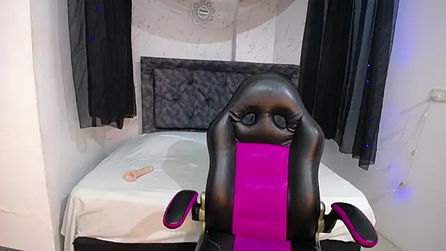 mia  thomson  online show from 10-24-25, 12:34