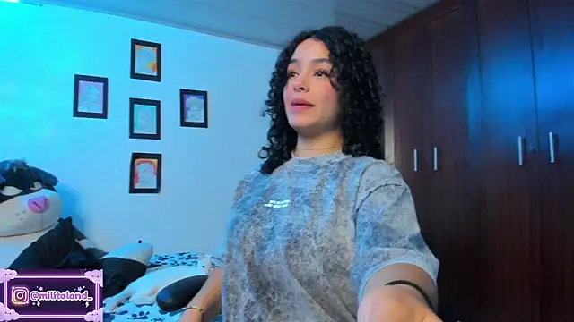 Snapshot of milita_houston chatting on 10-06-25, 01:03 milita houston online show from 10-06-25, 01:03