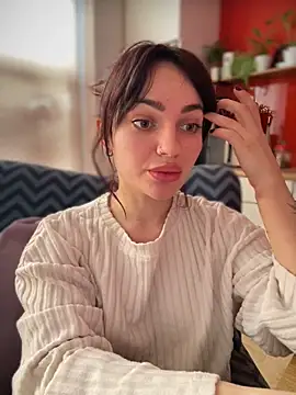 Snapshot of SaraLow chatting on 02-16-26, 01:29 SaraLow online show from 02-16-26, 01:29