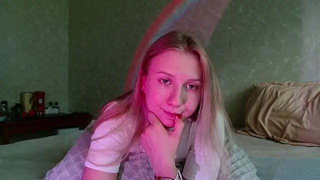 Snapshot of you_cant_forget chatting on 09-24-25, 02:53 you cant forget online show from 09-24-25, 02:53
