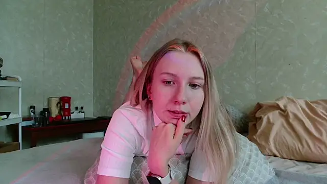 Snapshot of you_cant_forget chatting on 09-25-25, 12:53 you cant forget online show from 09-25-25, 12:53