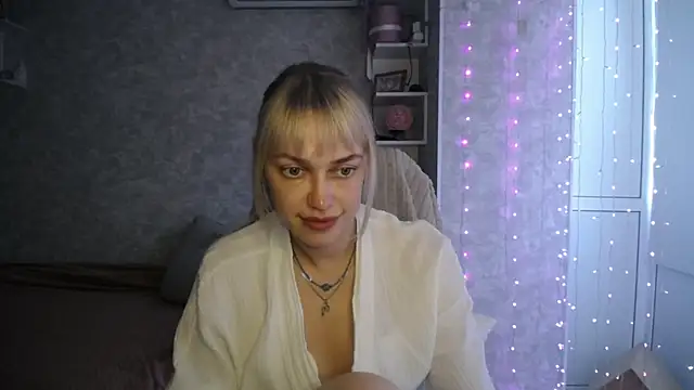 Snapshot of NickyAdamidi chatting on 09-11-25, 12:05 NickyAdamidi online show from 09-11-25, 12:05