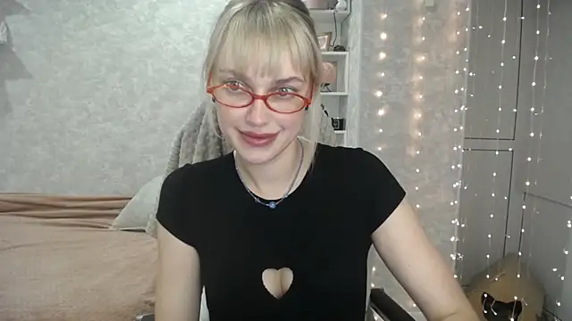 Snapshot of NickyAdamidi chatting on 09-15-25, 04:07 NickyAdamidi online show from 09-15-25, 04:07