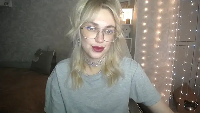 Snapshot of NickyAdamidi chatting on 10-05-25, 03:32 NickyAdamidi online show from 10-05-25, 03:32