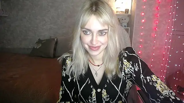 Snapshot of NickyAdamidi chatting on 10-06-25, 04:26 NickyAdamidi online show from 10-06-25, 04:26