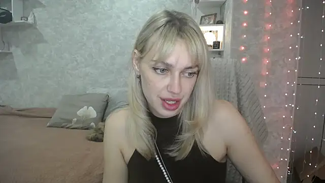 Snapshot of NickyAdamidi chatting on 10-10-25, 04:17 NickyAdamidi online show from 10-10-25, 04:17