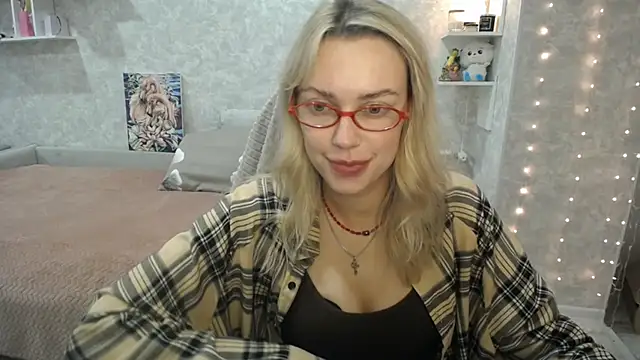 Snapshot of NickyAdamidi chatting on 10-13-25, 05:24 NickyAdamidi online show from 10-13-25, 05:24