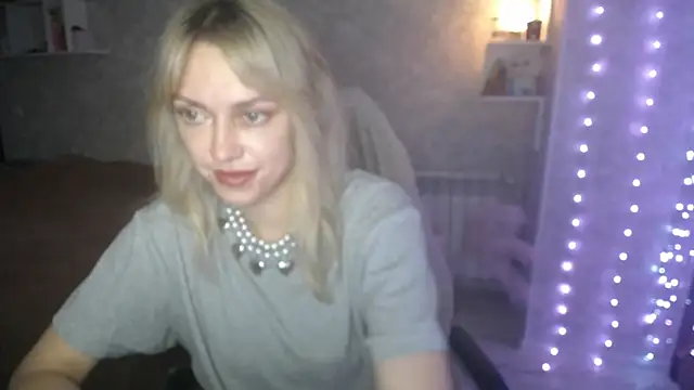 Snapshot of NickyAdamidi chatting on 11-08-25, 04:51 NickyAdamidi online show from 11-08-25, 04:51