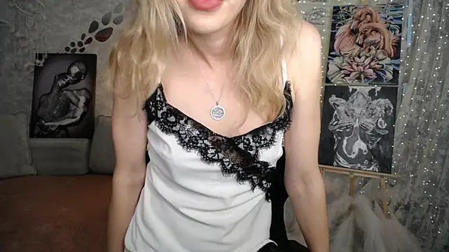Snapshot of NickyAdamidi chatting on 06-11-26, 12:32 NickyAdamidi online show from 06-11-26, 12:32