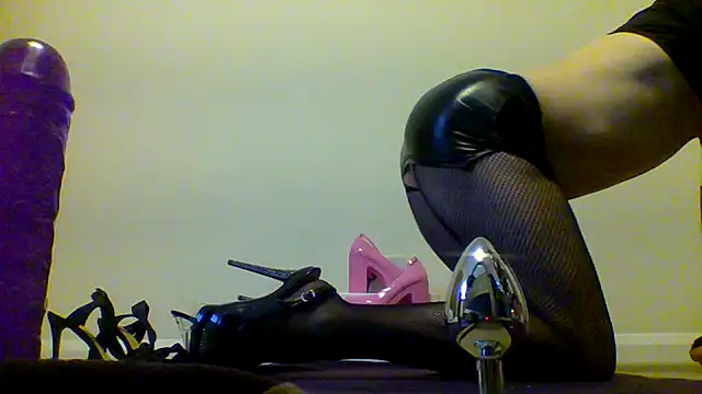 Snapshot of unforgettable_dirty_slut chatting on 11-11-25, 12:05 unforgettable dirty slut online show from 11-11-25, 12:05