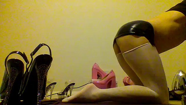 Snapshot of unforgettable_dirty_slut chatting on 11-17-25, 09:20 unforgettable dirty slut online show from 11-17-25, 09:20