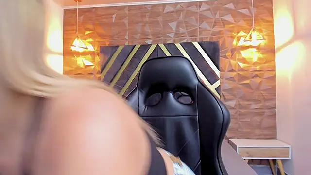 Emmaa white  online show from 03-30-26, 05:14