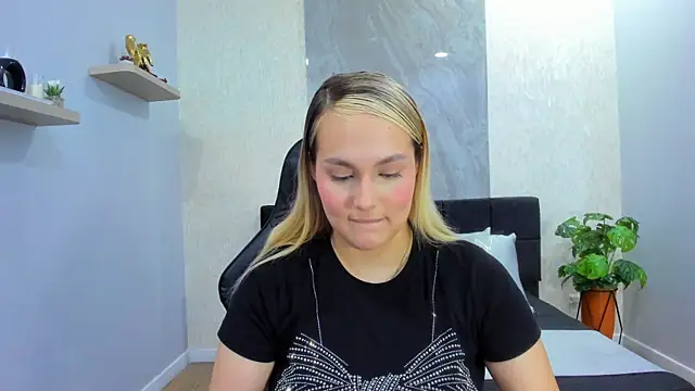 Emmaa white  online show from 05-12-26, 05:32