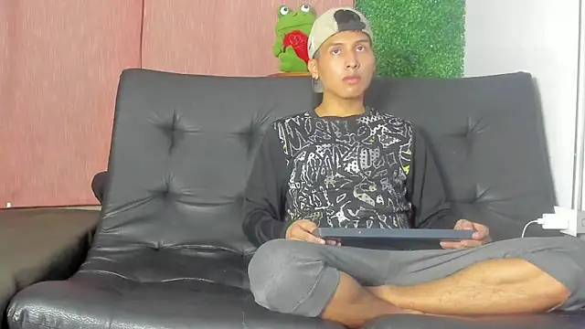 spicy adonhis online show from 11-23-25, 09:20