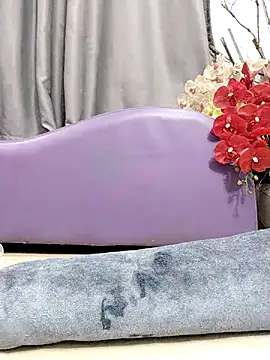 Jess-Thuy online show from 10-18-25, 02:18