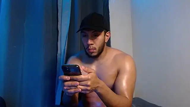 HOLL LATINO online show from 01-12-26, 02:17