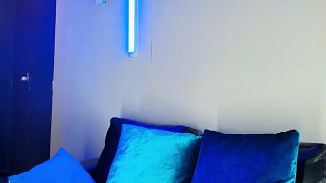  DantFox  online show from 10-17-25, 08:11