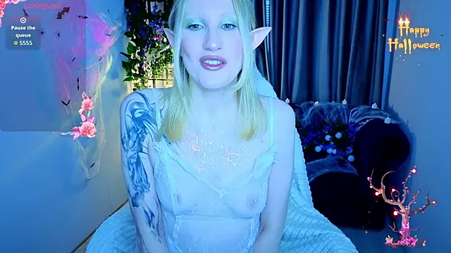 BiancaHelo online show from 10-31-25, 01:56