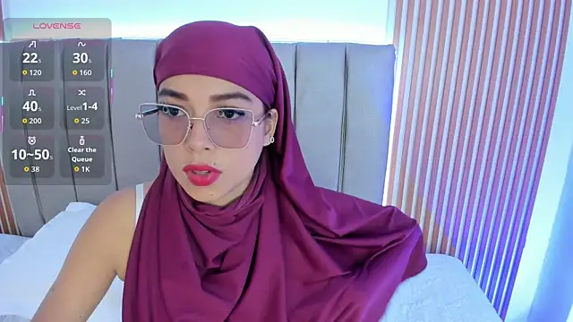 naishaa  online show from 10-24-25, 06:37