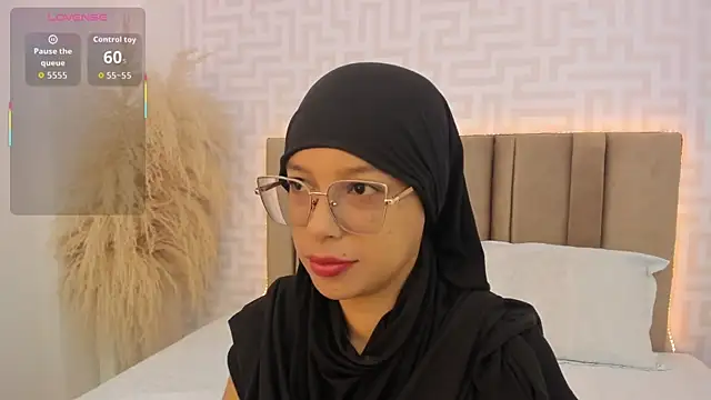 naishaa  online show from 05-21-26, 06:37
