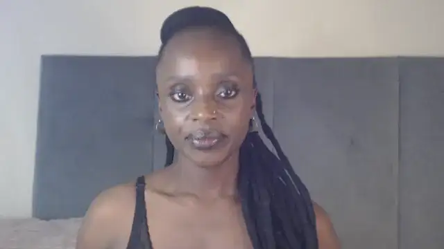 Snapshot of Jah-Queen chatting on 10-14-25, 04:41 Jah-Queen online show from 10-14-25, 04:41