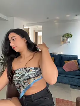 Lily June online show from 10-16-25, 01:34