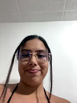 Snapshot of LICEET chatting on 11-30-25, 01:20 LICEET online show from 11-30-25, 01:20