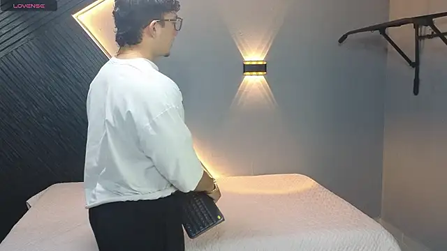 Horny nick18 online show from 03-09-26, 01:37