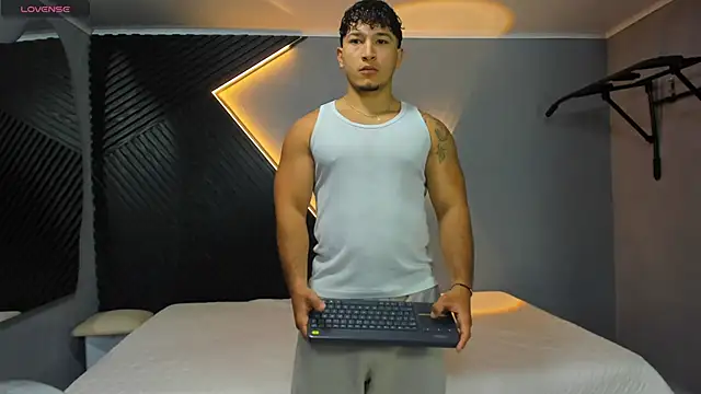 Horny nick18 online show from 04-20-26, 01:14