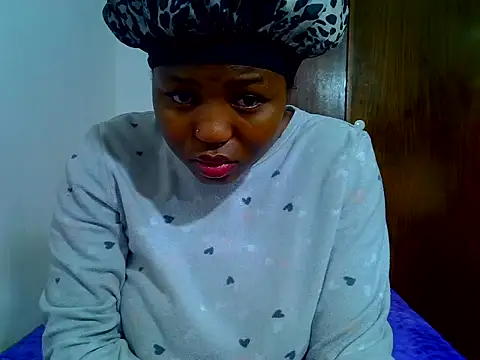 Snapshot of SweetHoney21_ chatting on 06-28-26, 04:29 SweetHoney21 online show from 06-28-26, 04:29