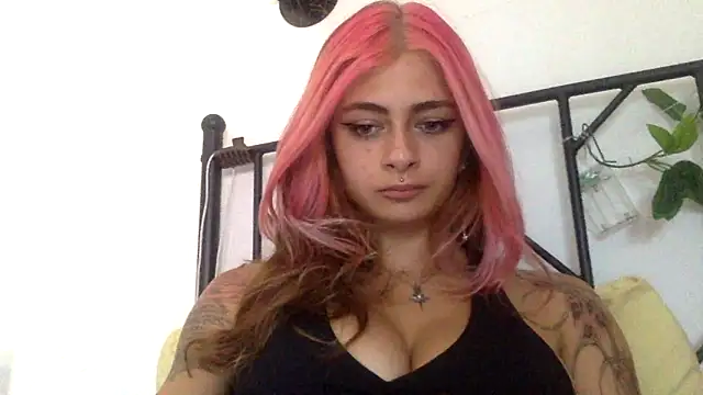 Snapshot of piccolaflo chatting on 06-21-26, 11:24 piccolaflo online show from 06-21-26, 11:24