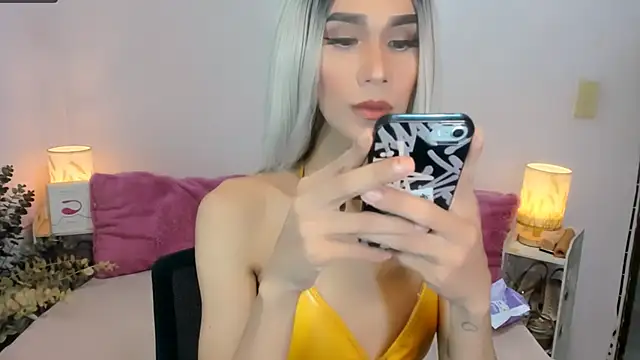 Snapshot of tsmokemachine chatting on 11-08-25, 04:23 tsmokemachine online show from 11-08-25, 04:23