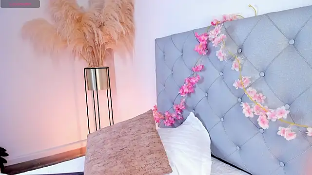 MartinnaGreco online show from 04-15-26, 08:20