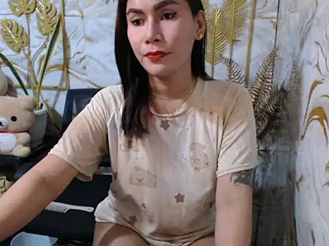 Snapshot of tshot_izzy_88 chatting on 12-17-25, 12:11 tshot izzy 88 online show from 12-17-25, 12:11