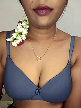 Snapshot of Tamil_kavinila chatting on 11-30-25, 04:05 Tamil kavinila online show from 11-30-25, 04:05